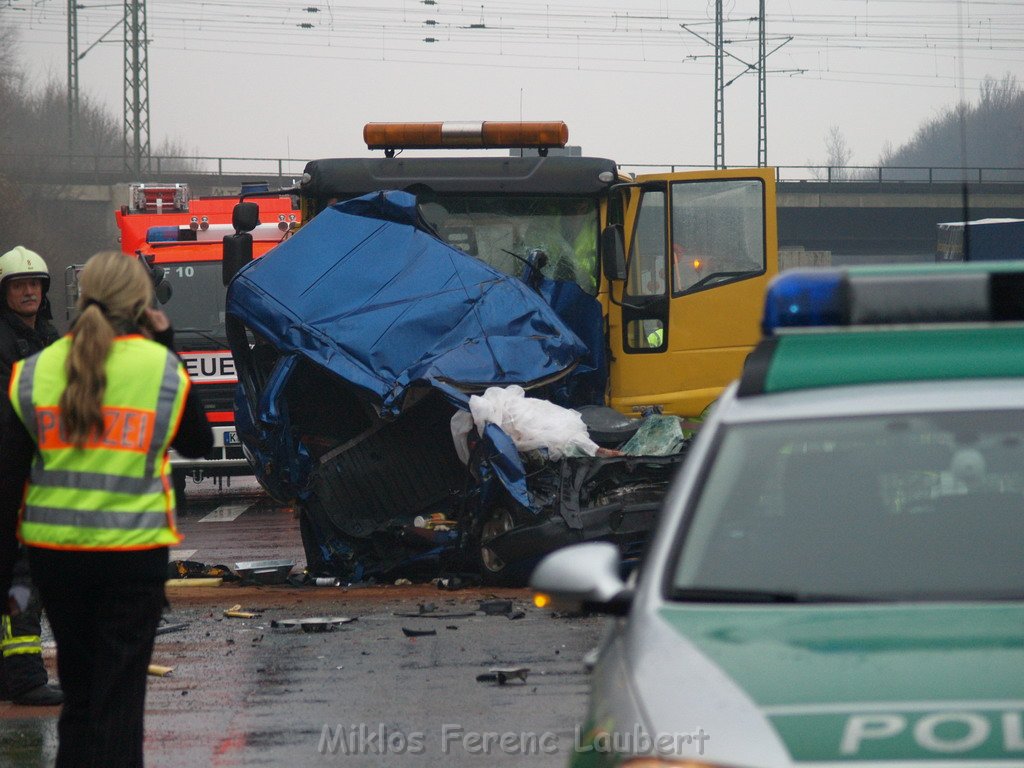 Schwerer VU 1 Toter  A 3 Rich Frankfurt  Kreuz Gremberg  P119.JPG